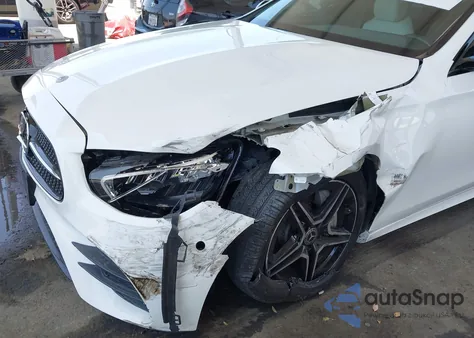 2021 Mercedes-Benz E 350 z USA, uszkodzony, nr VIN W1KZF8DBXMA973442